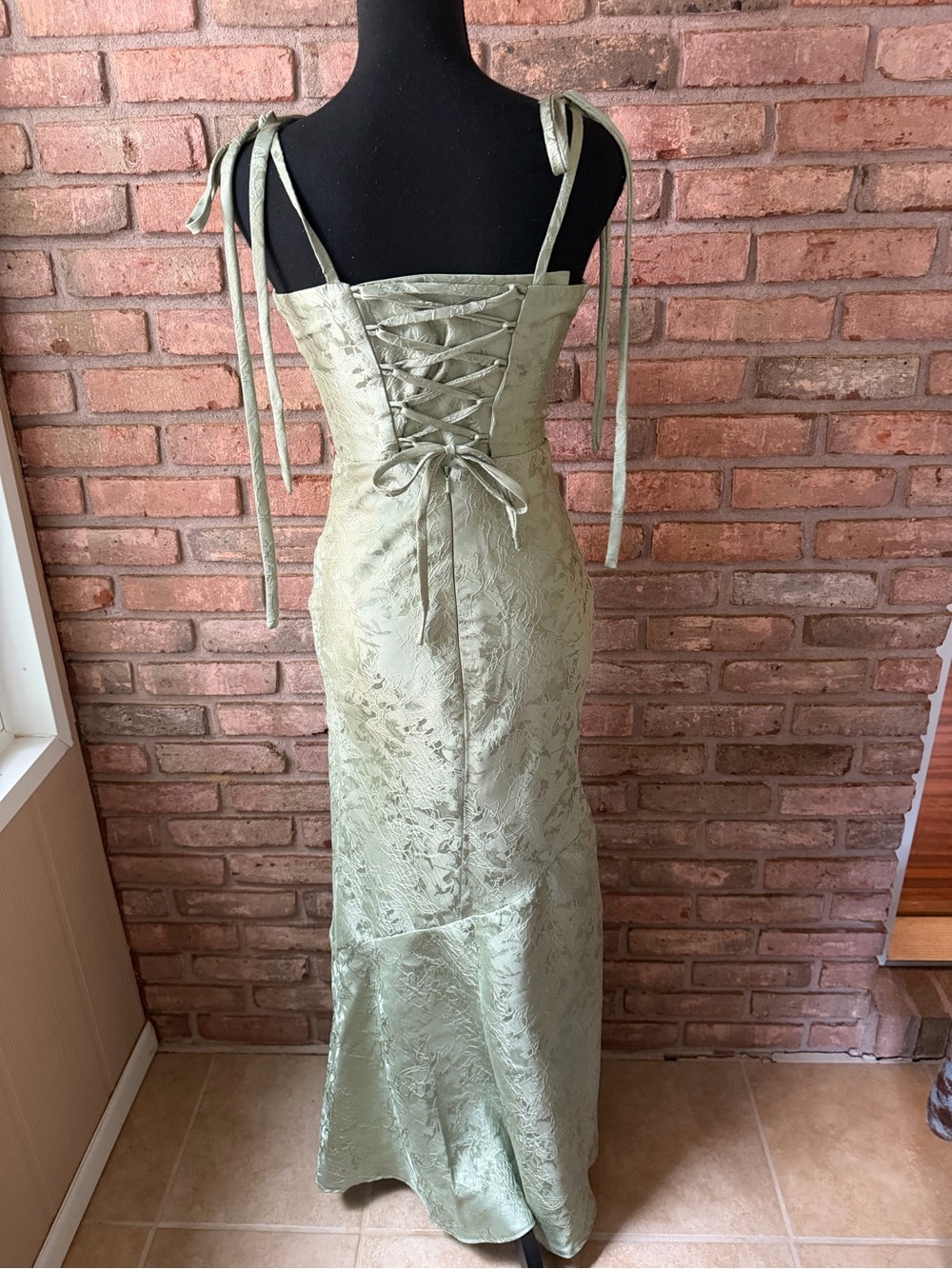 Elegant Sage Green Lace Evening Dress - Picture 7 of 13